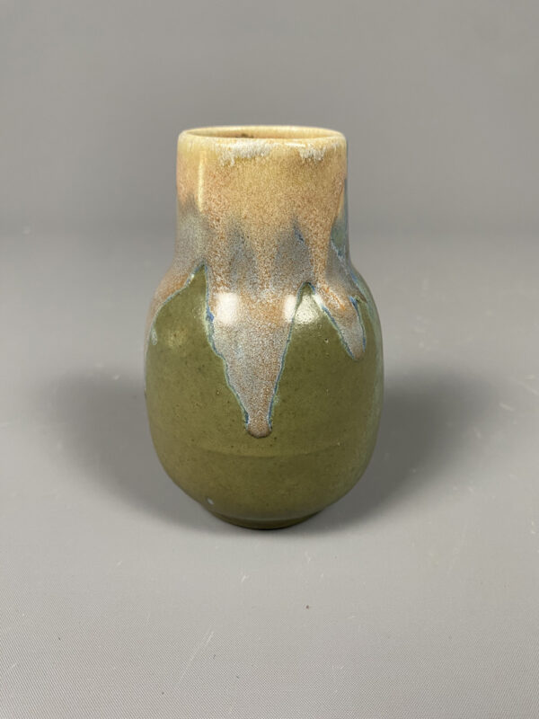 Petit vase en grès art nouveau